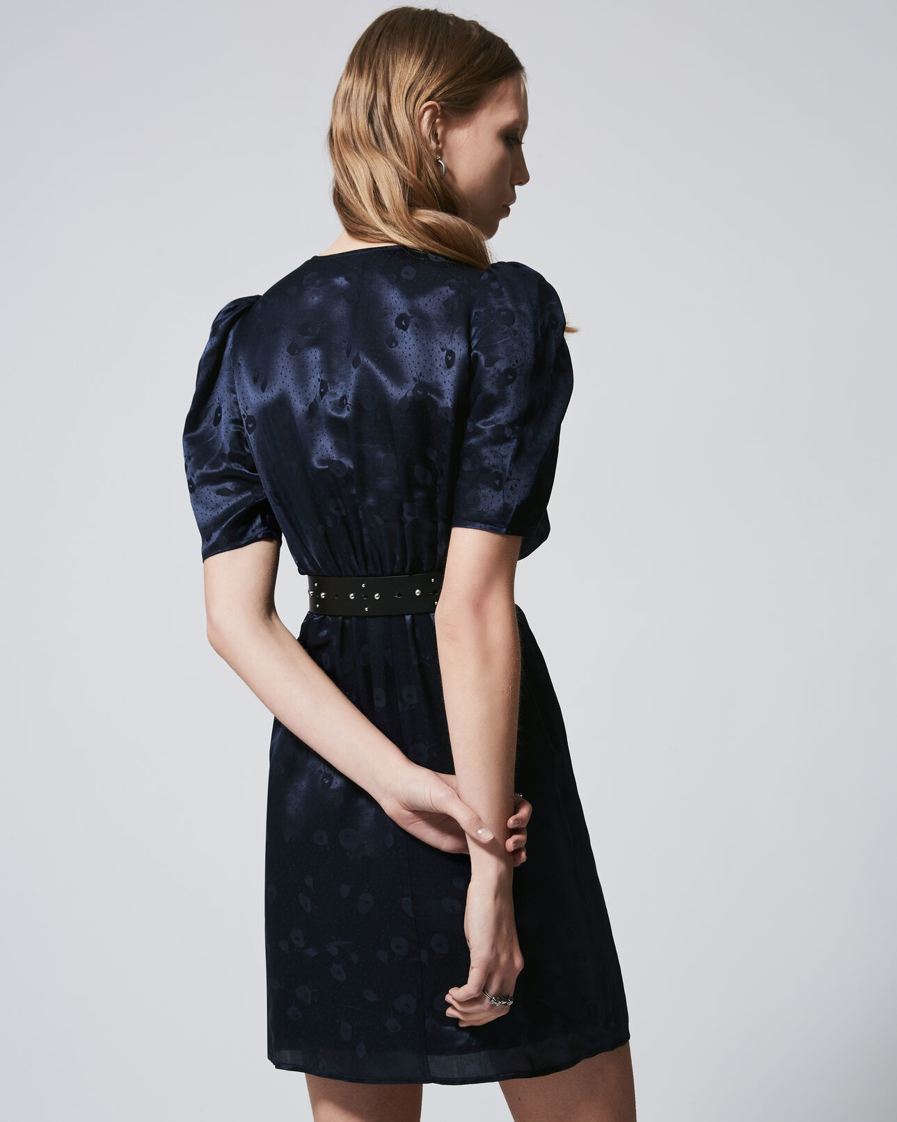 The Kooples FEMME NAVY robe portefeuille bleu marine jacquard