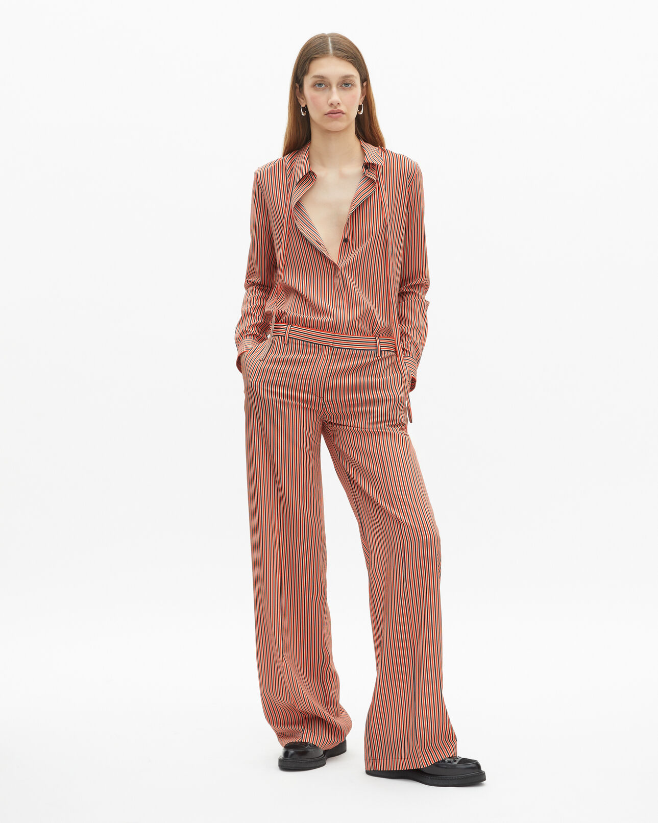 The Kooples FEMME DARK NAVY / FIRE RED pantalon large à rayures rouge et bleu