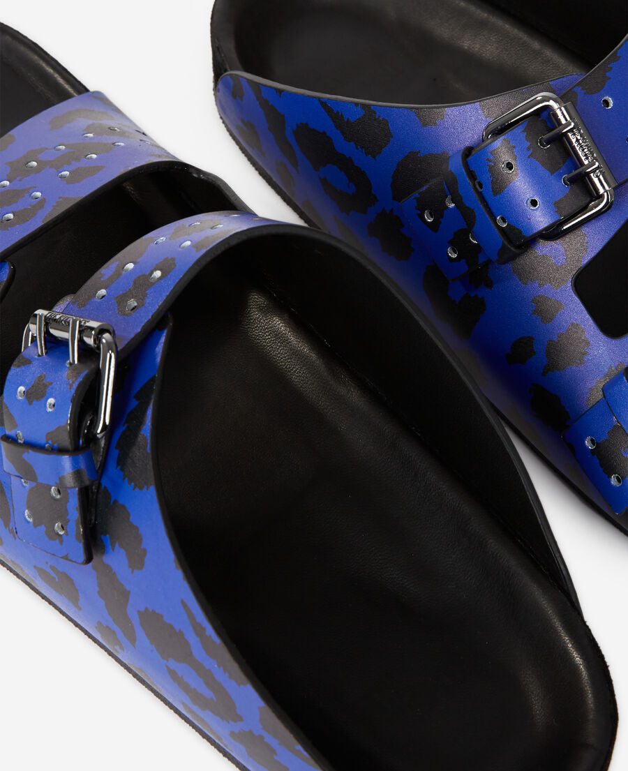 blaue sandalen aus leder mit leopardenmotiv