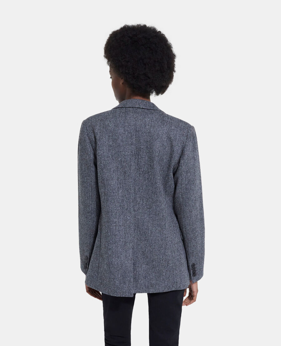 graue wolljacke mit motiv