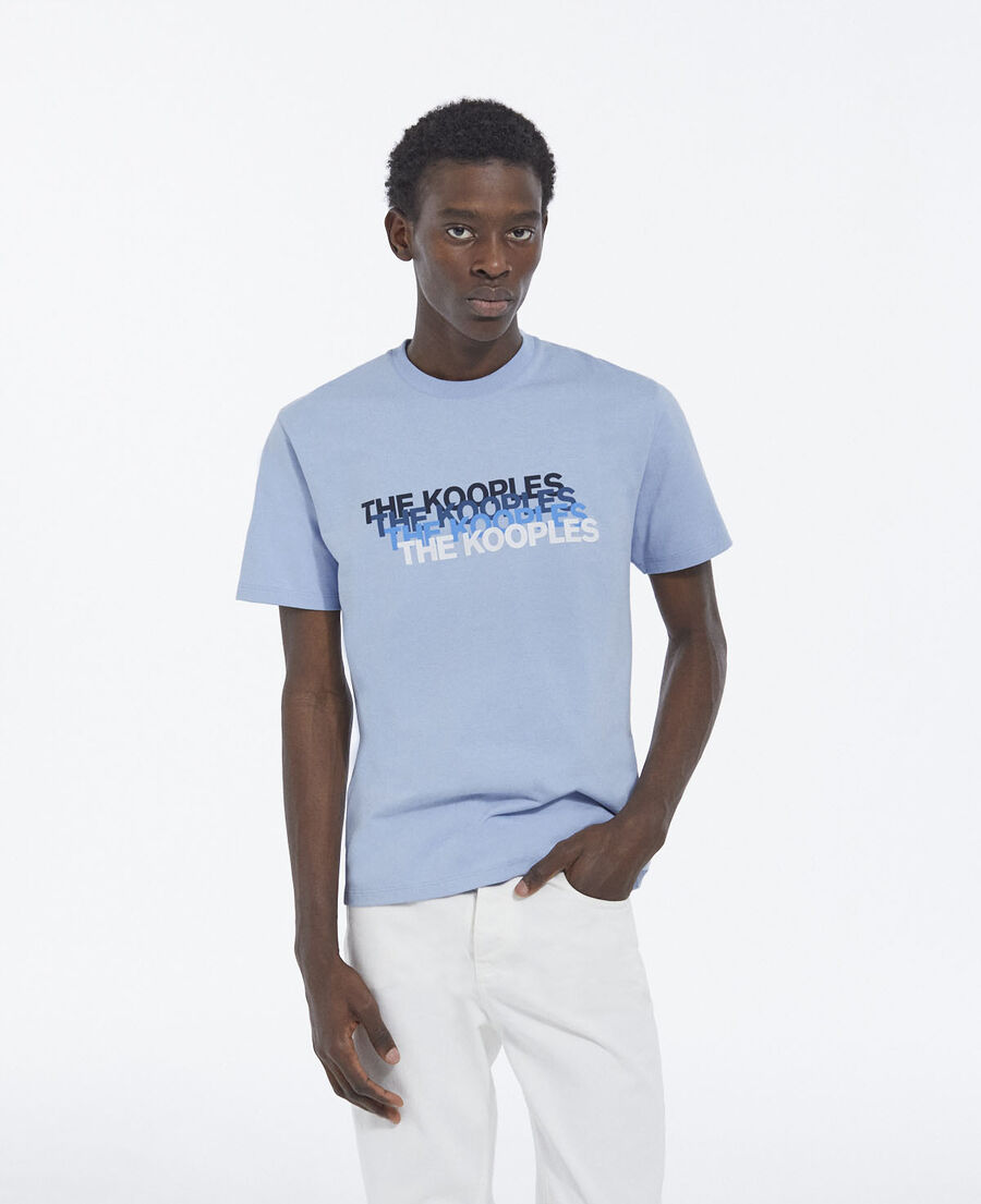 camiseta azul cielo algodón logotipo pecho