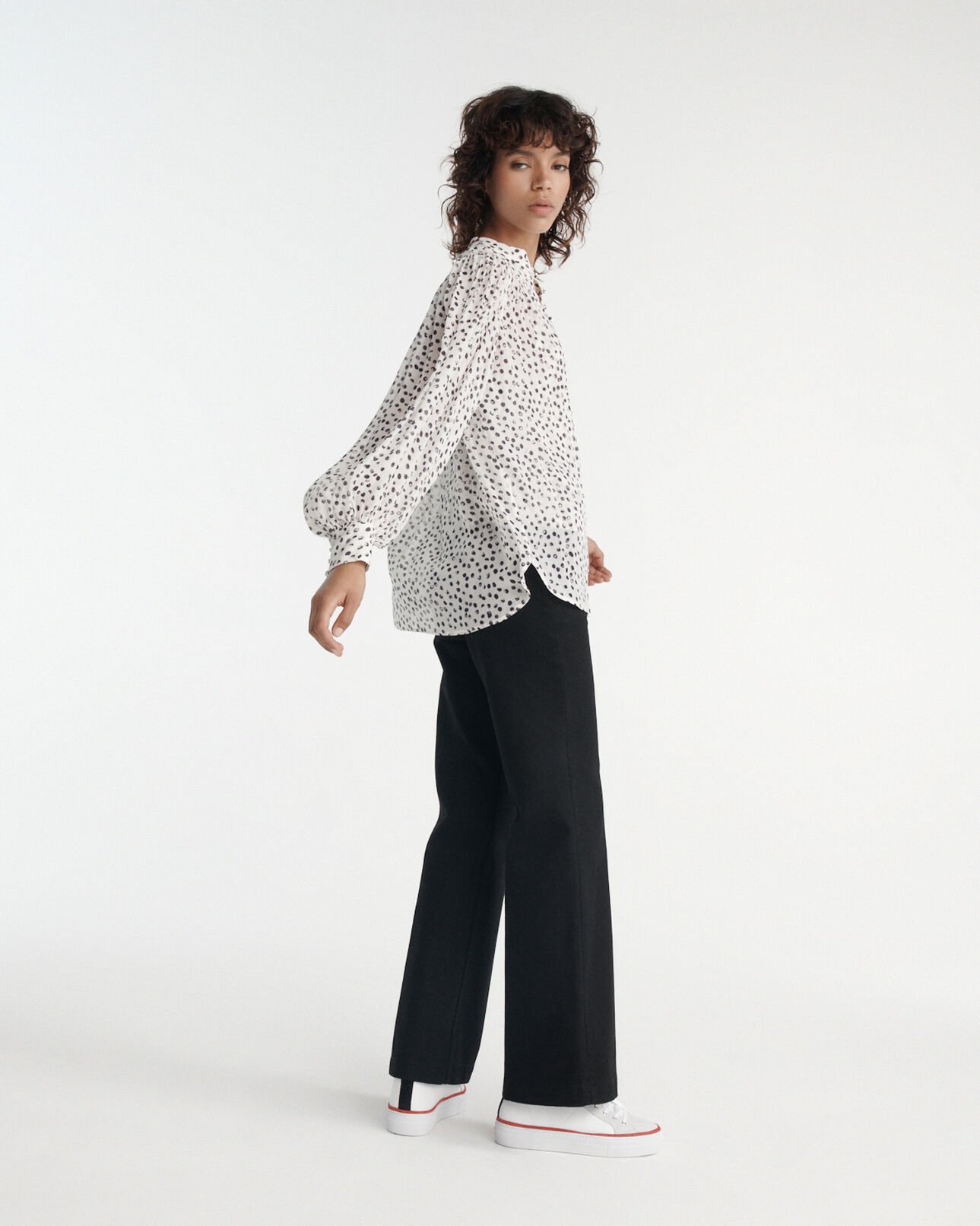 The Kooples FEMME WHITE / NAVY top fluide blanc manches longues à pois
