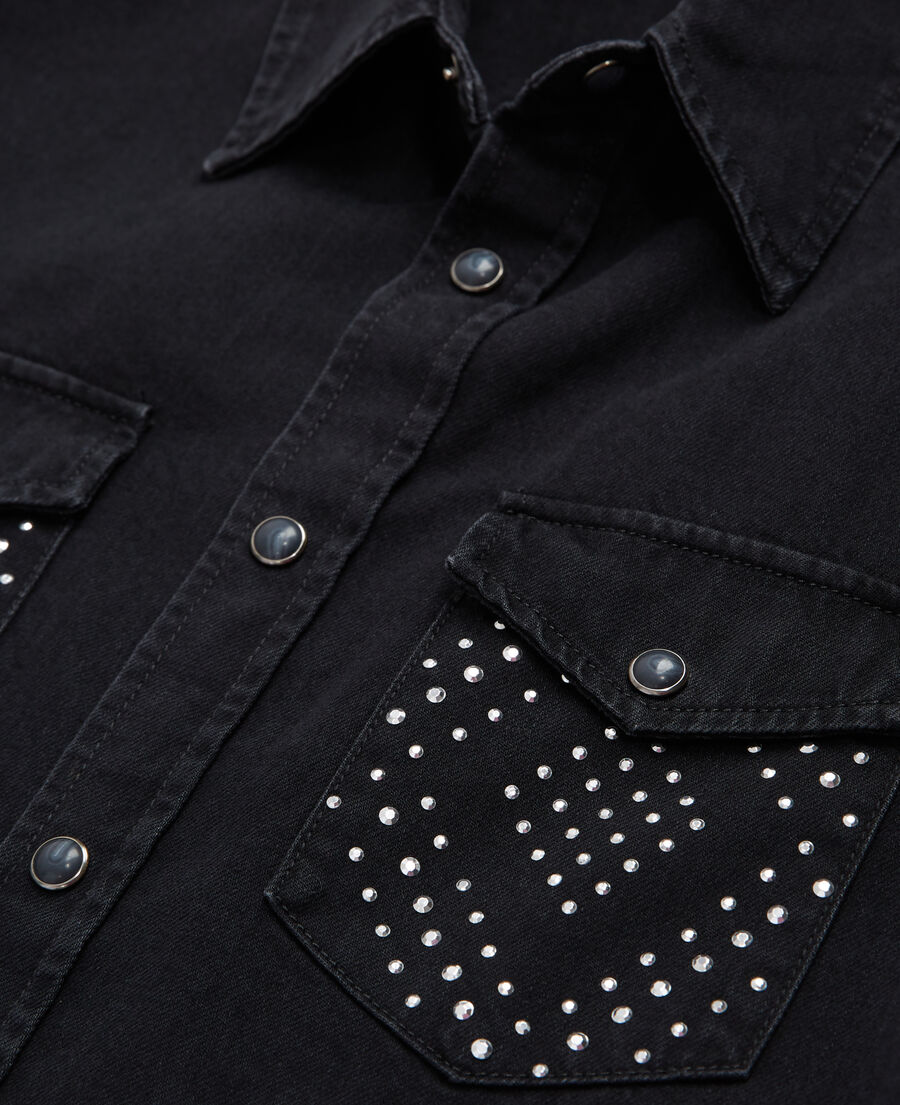 schwarzes hemd mit nietendetails