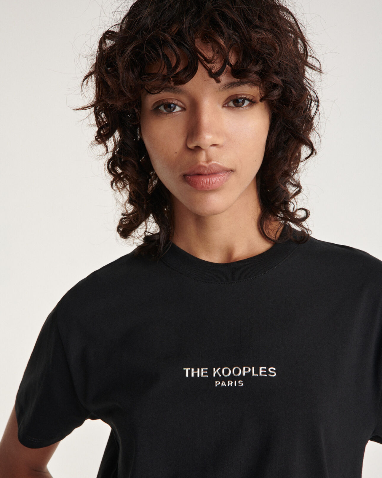 The Kooples FEMME BLACK t-shirt noir coton à logo argenté