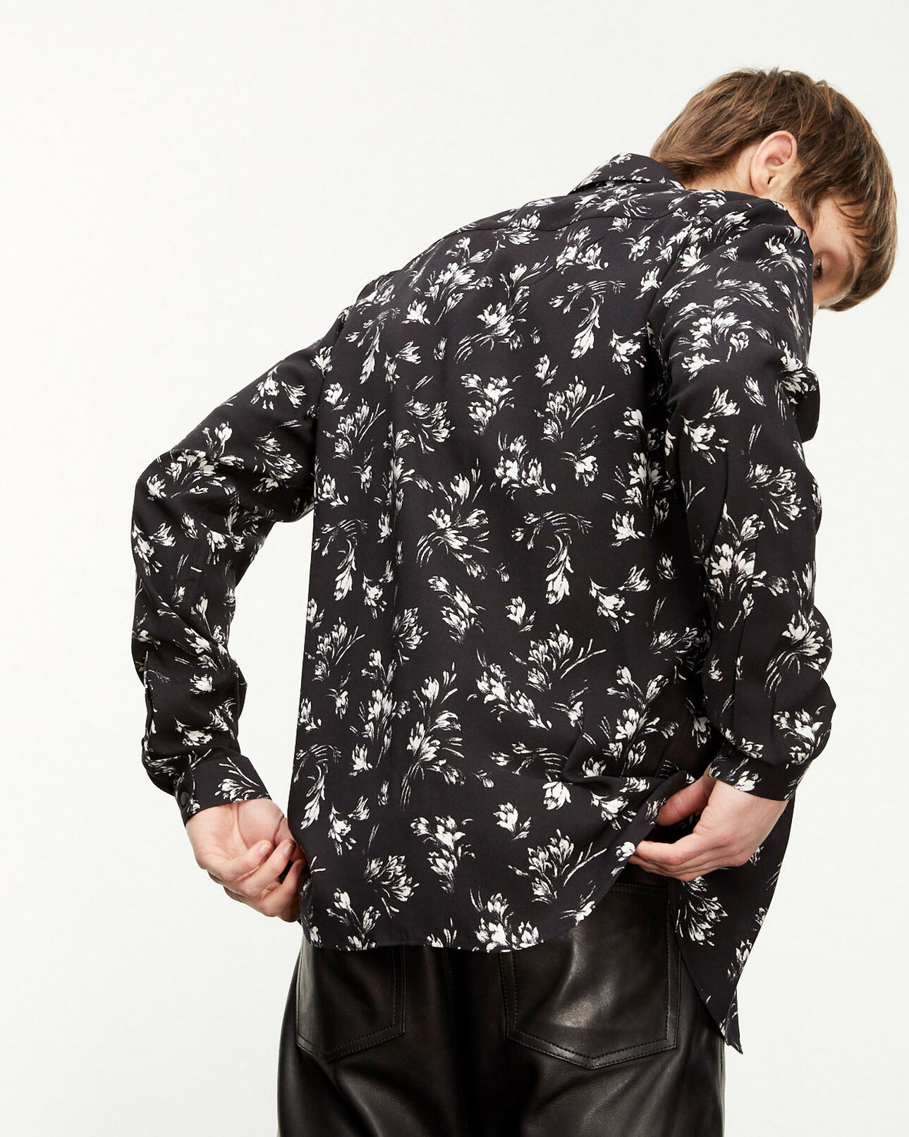 The Kooples HOMME BLACK WHITE chemise fluide noire et blanche à fleurs
