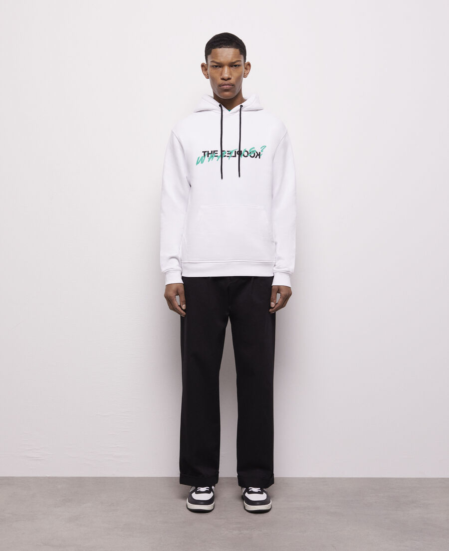 weißes sweatshirt mit „what is“-schriftzug