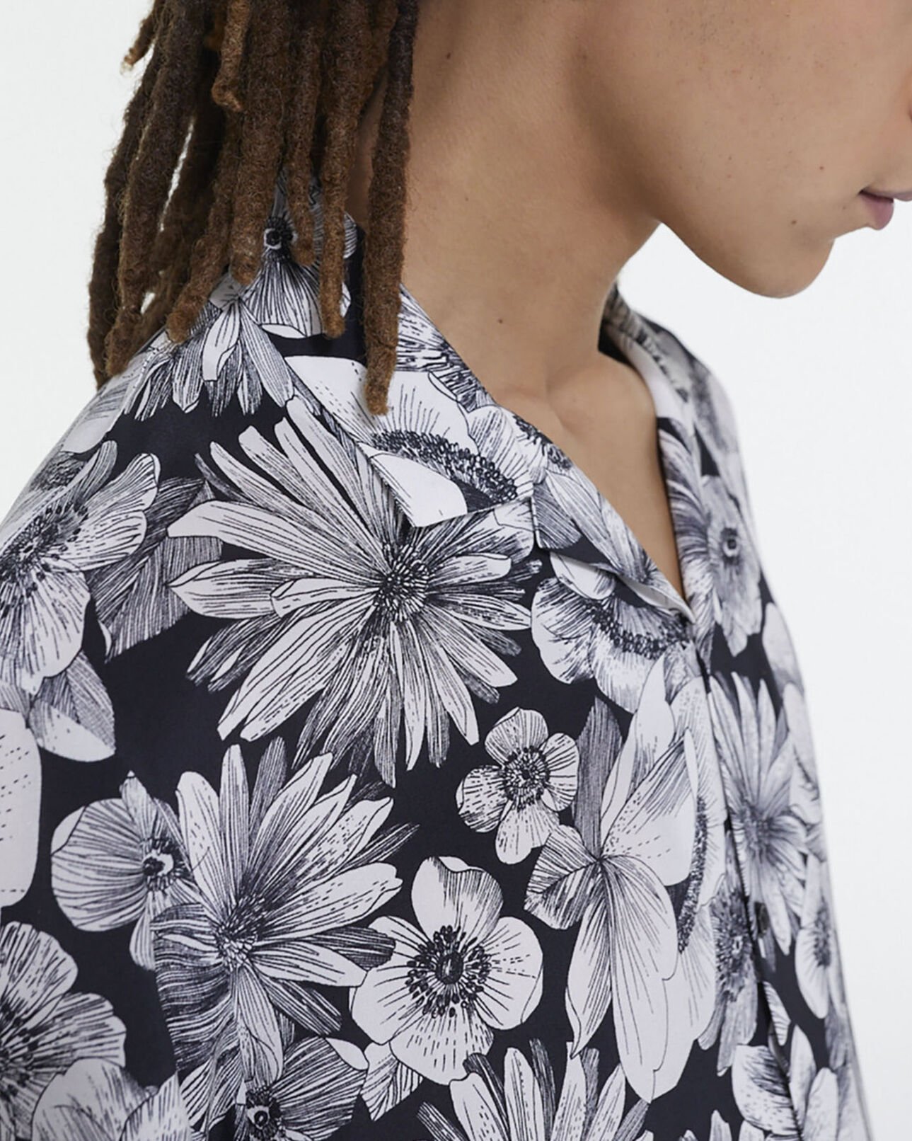 The Kooples MEN BLACK WHITE floral shirt with hawaiian collar