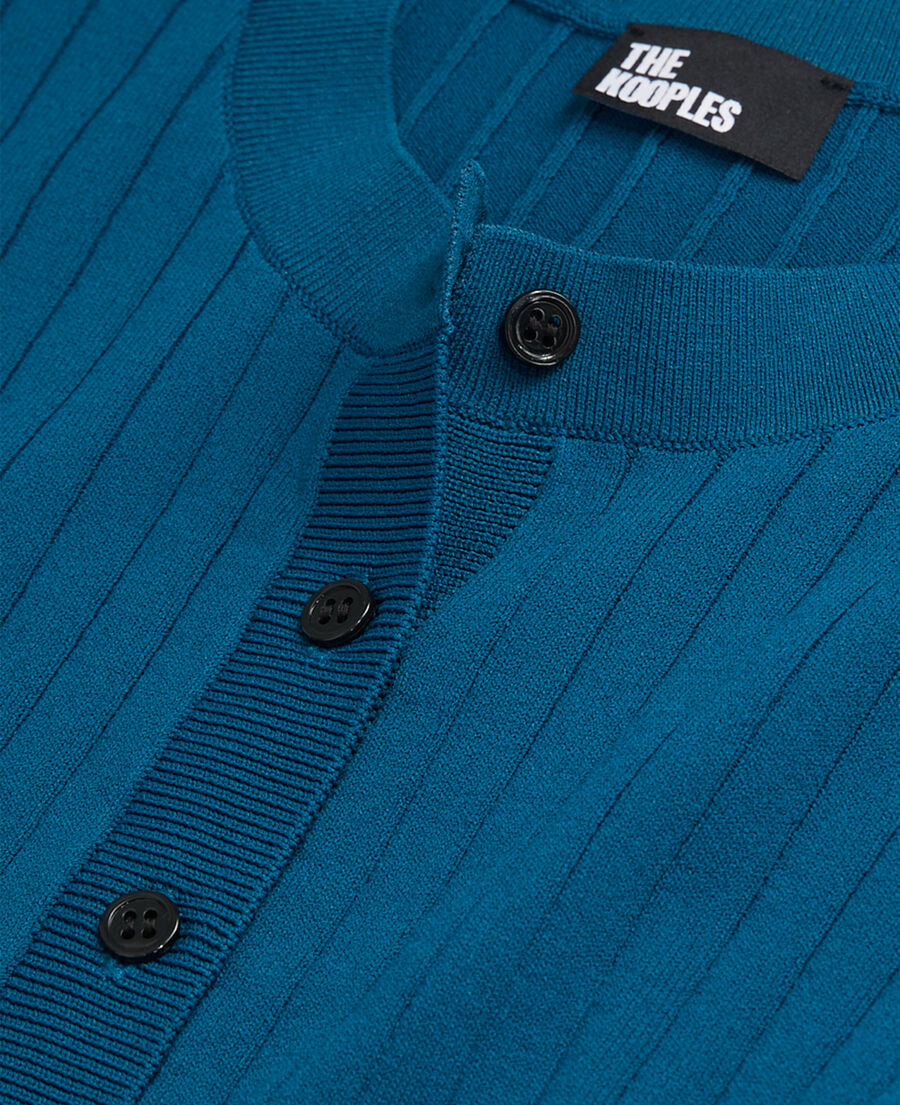 The Kooples DAMEN MEDIUM BLUE kurzer, blauer cardigan mit gerippter textur