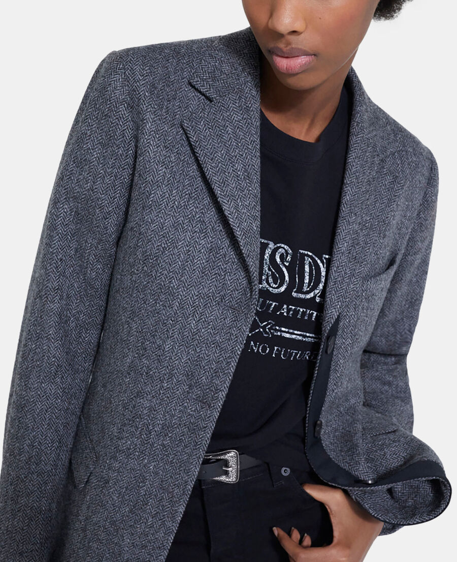 graue wolljacke mit motiv