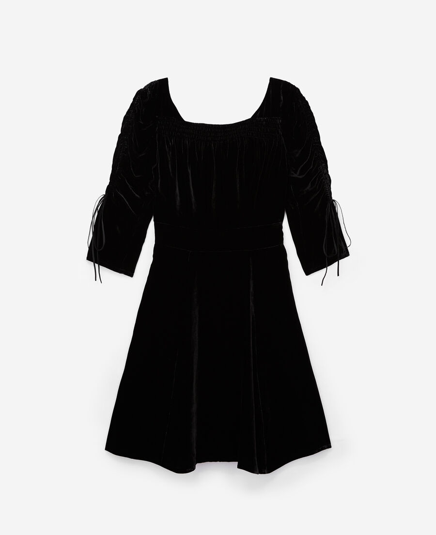 vestido de terciopelo negro