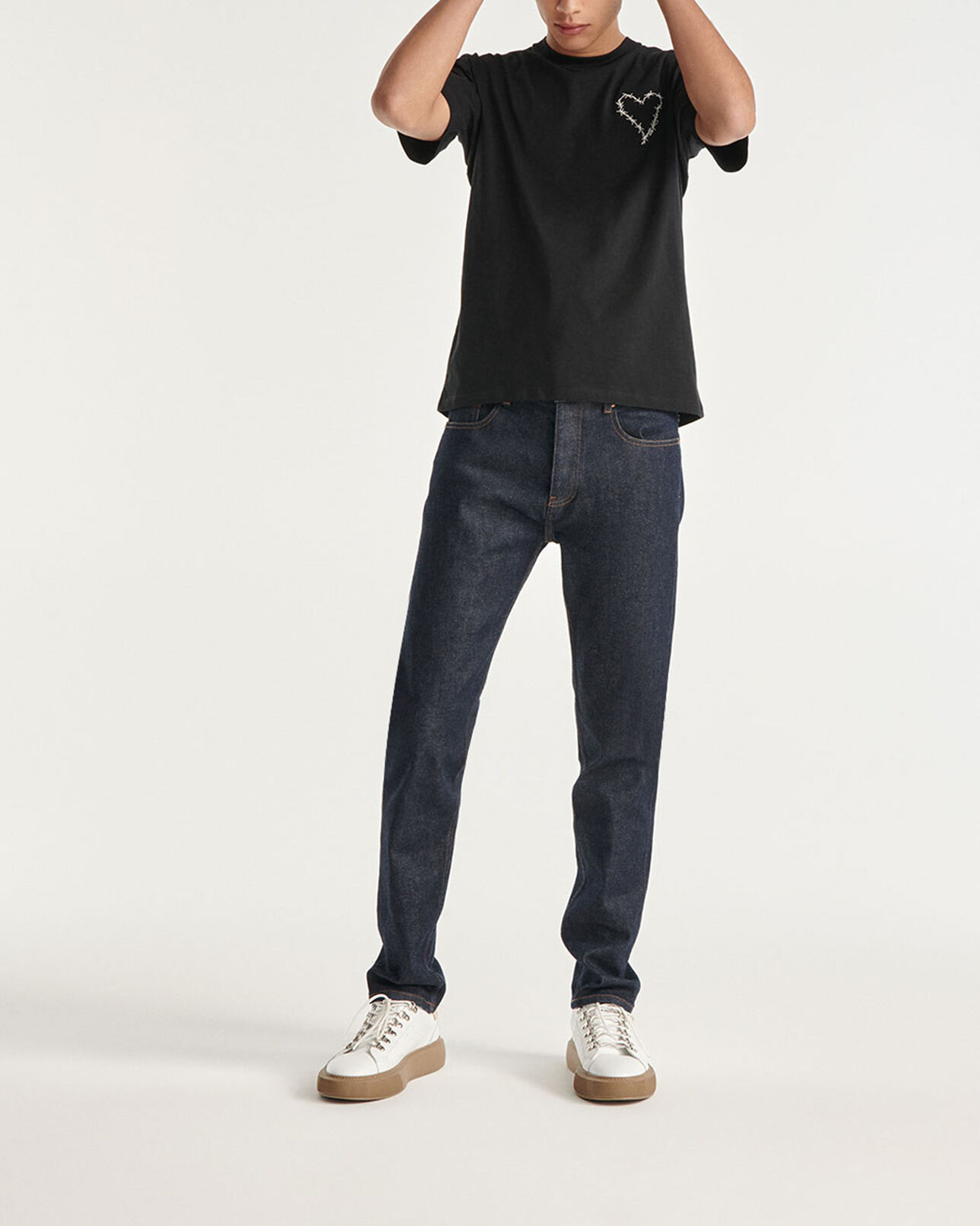 The Kooples HOMME BLACK t-shirt noir avec cœur brodé