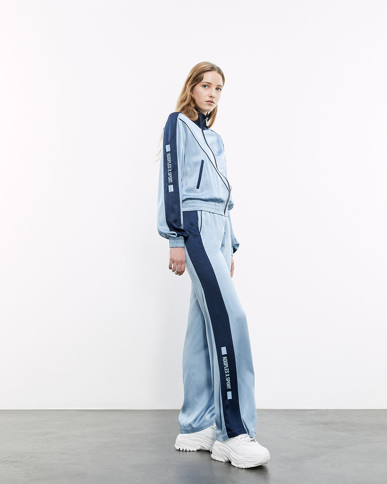 The Kooples FEMME BLUE sweat bleu ciel zippé bandes contrastées