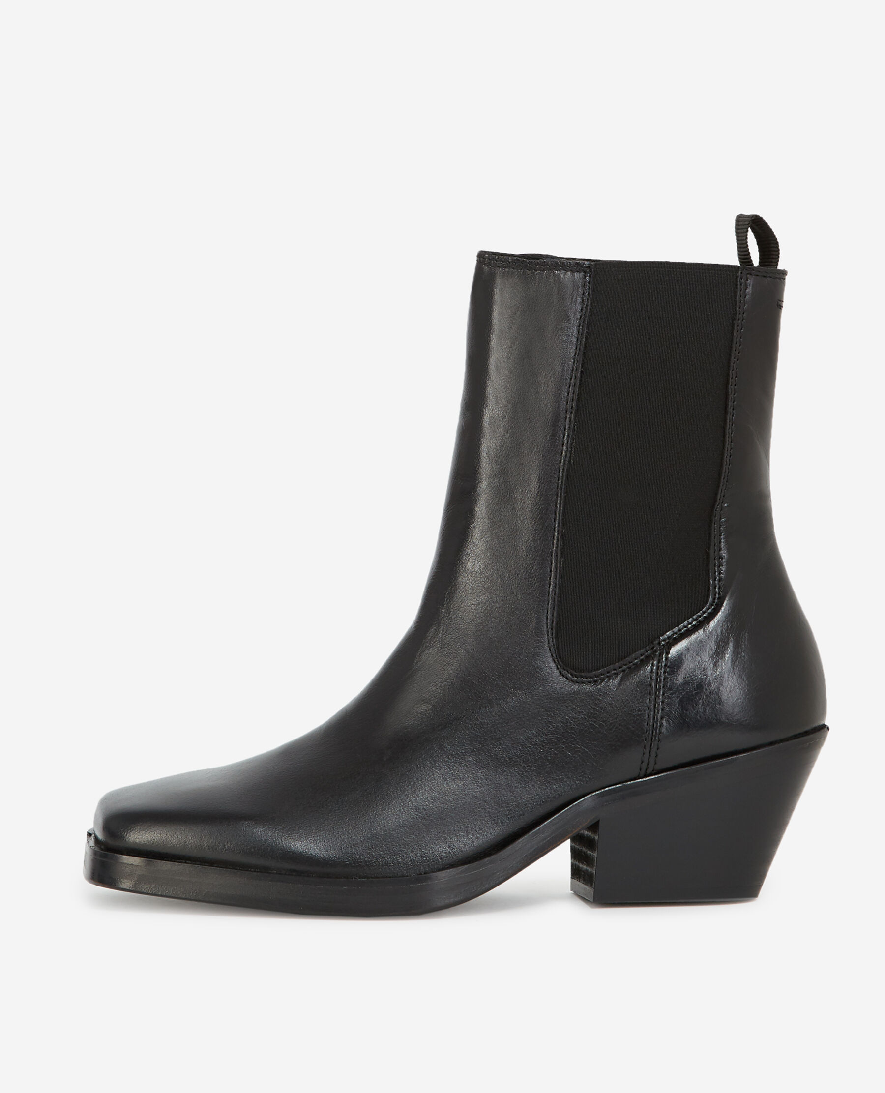 Black leather ankle boots with flat sole