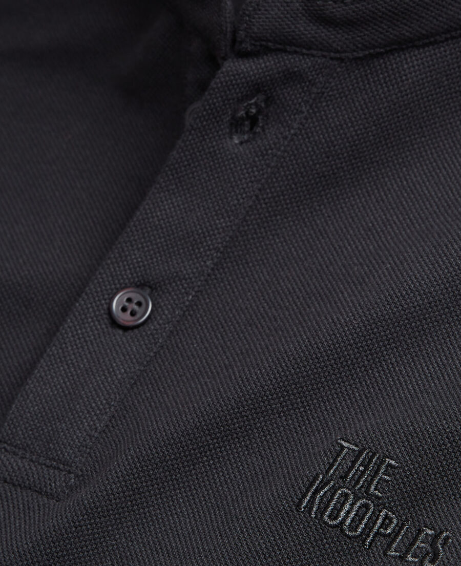 schwarzes poloshirt