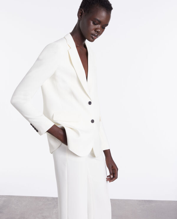 chaqueta de traje blanca