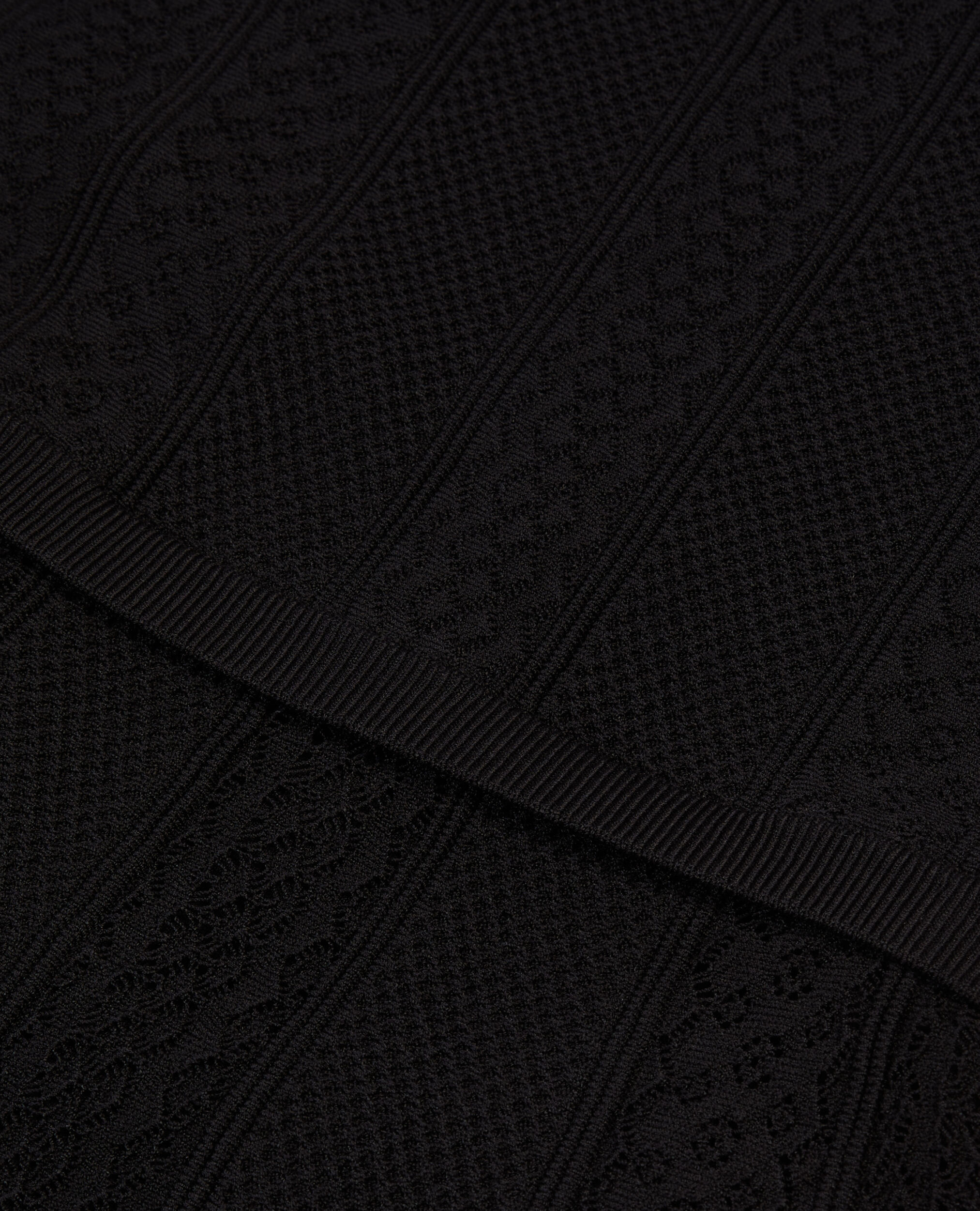 Kurzes, schwarzes Strickkleid mit Ajour-Details, BLACK, hi-res image number null