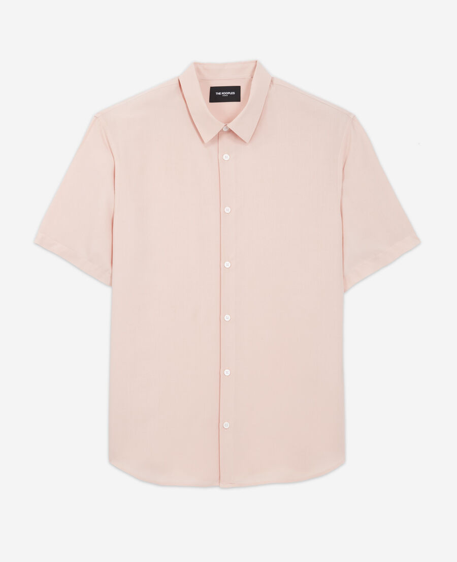 loose-fitting pink shirt with short sleeves