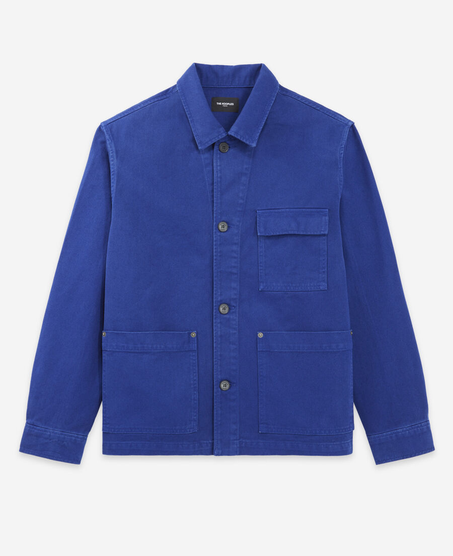 chaqueta azul de tela con bolsillos de parche