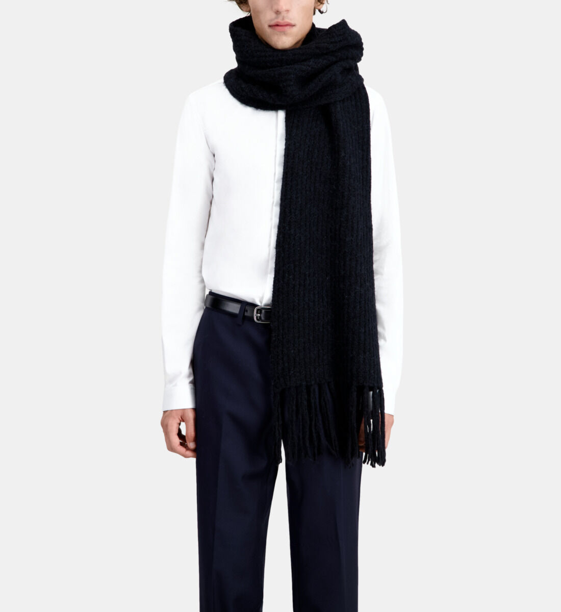 Black ribbed scarf 2025