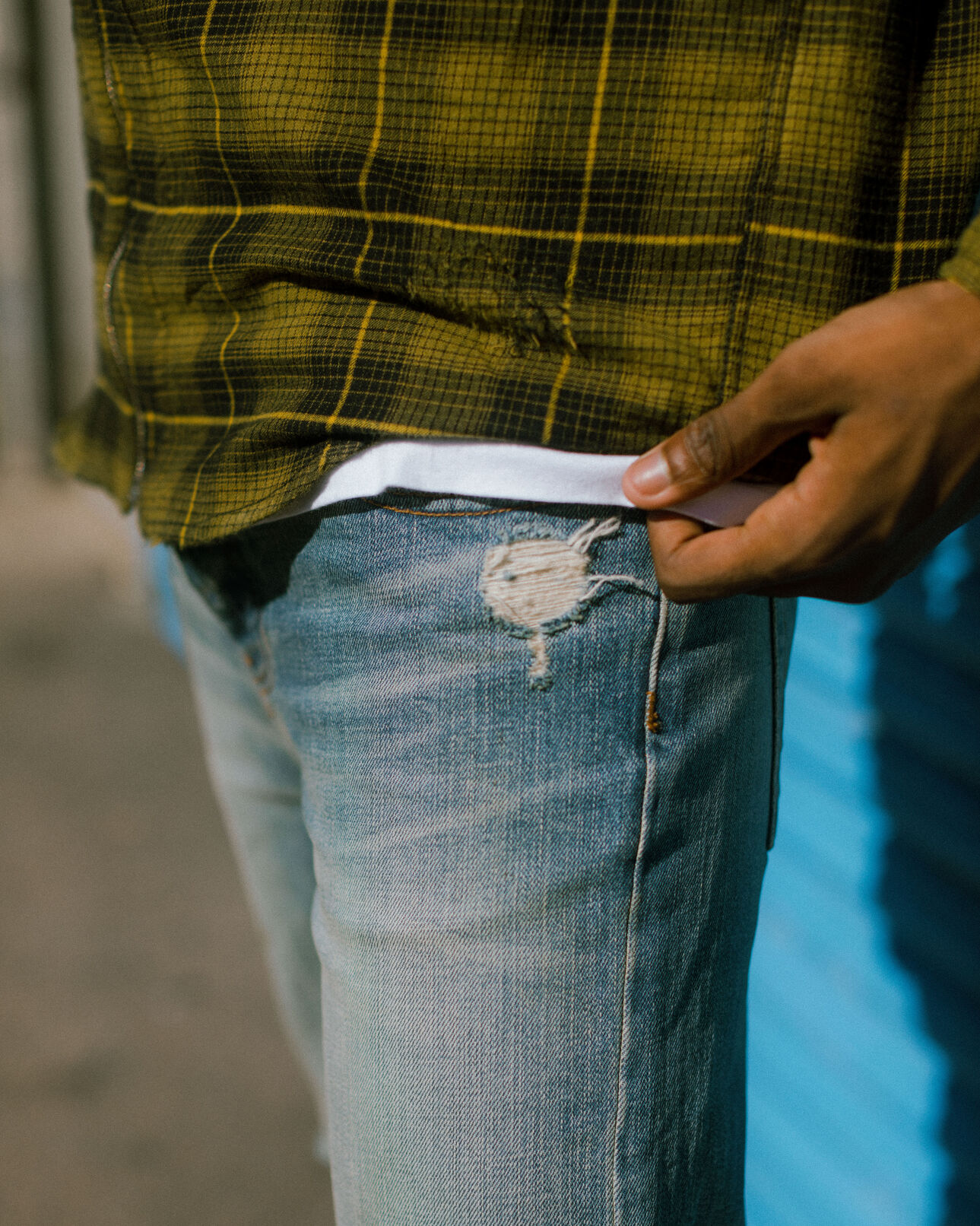 The Kooples HOMME BLUE DENIM jean bleu clair délavé détails destroy
