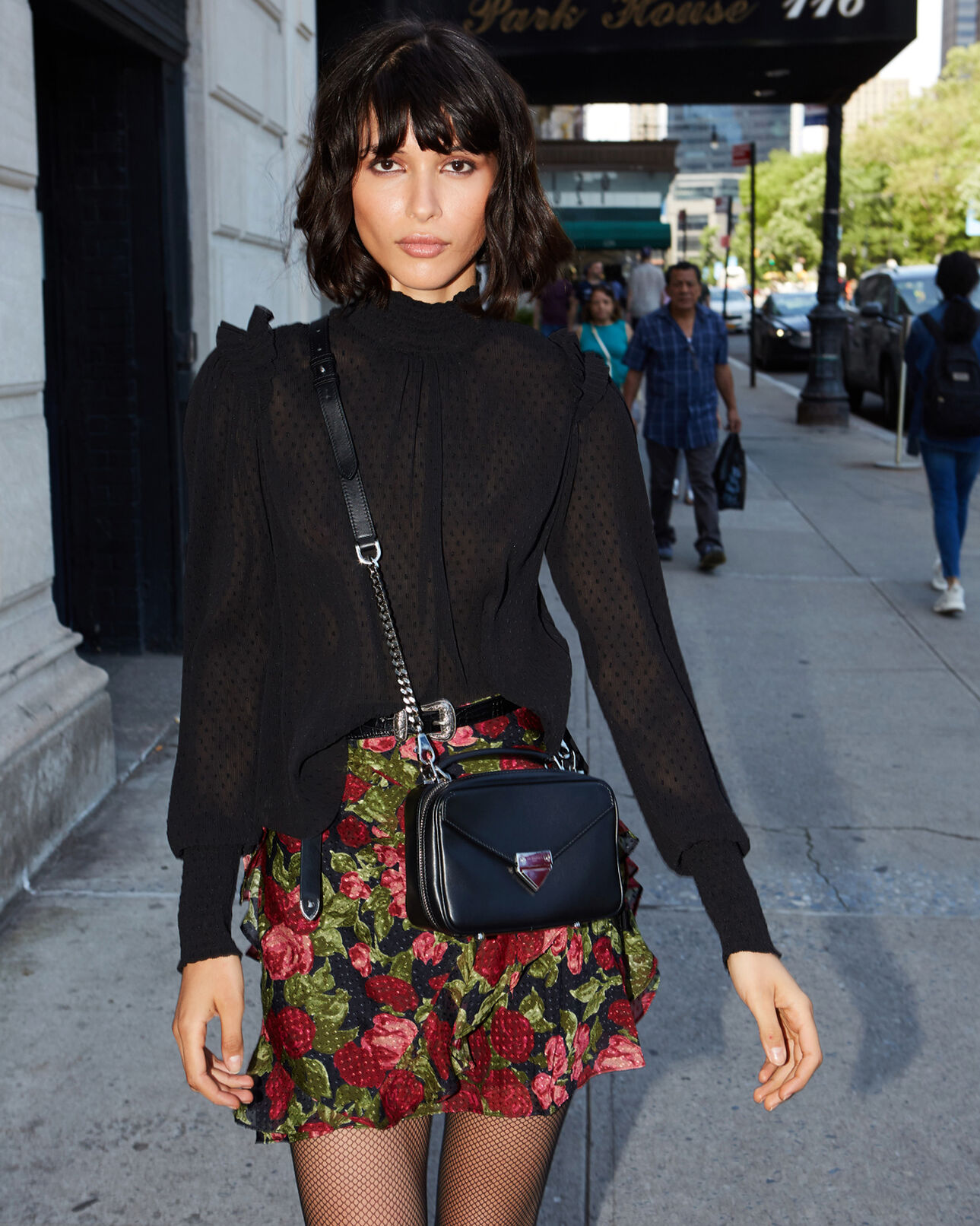 The Kooples FEMME BLACK - RED jupe courte à volants imprimé fleuri