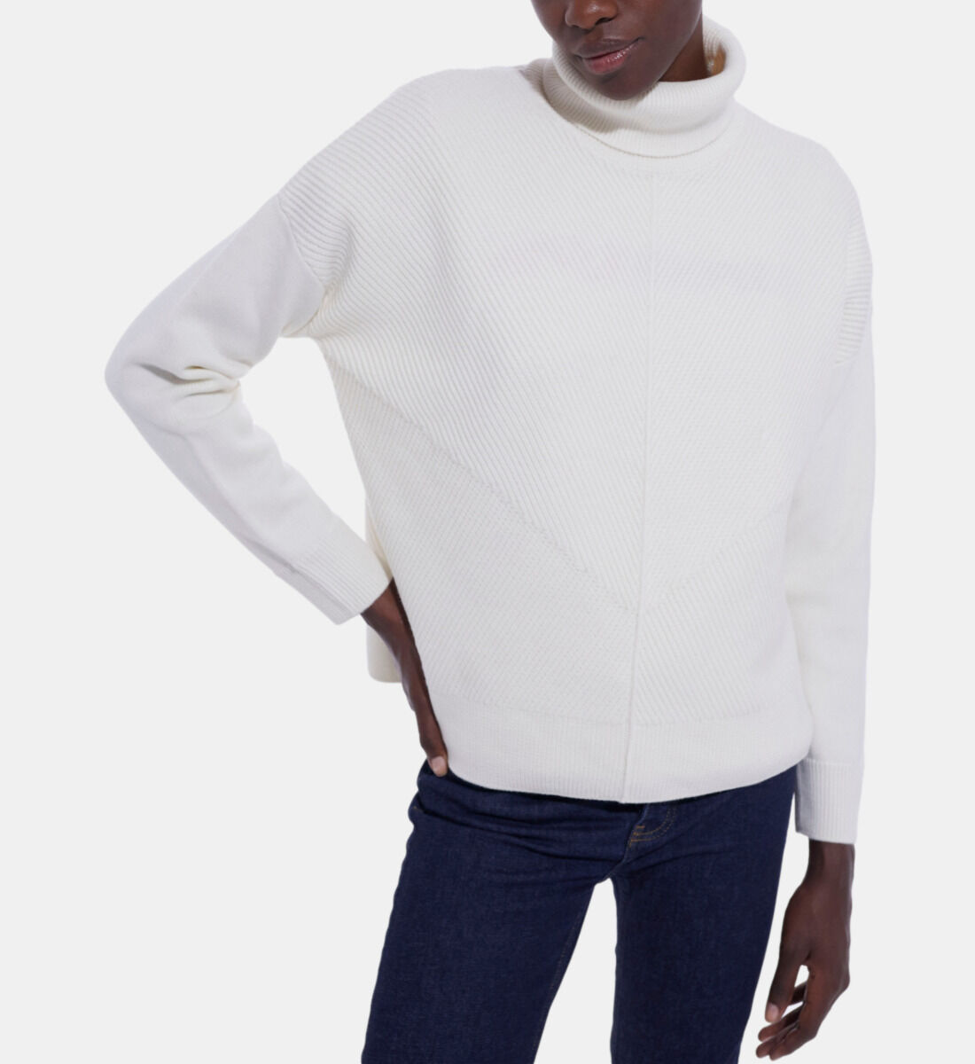 White shop woolen sweater