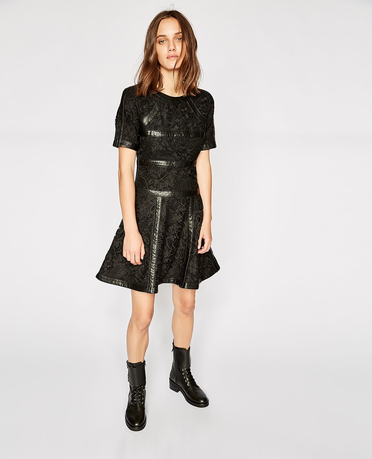 Robe courte noire dentelle et cuir
