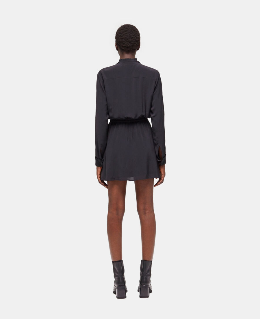 robe courte décolletée noire