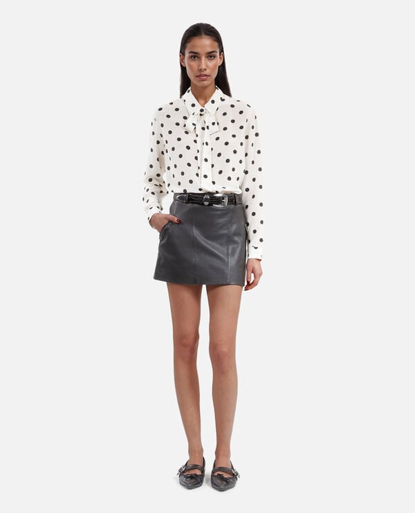 The Kooples FEMME BLACK STONE jupe courte en cuir noire