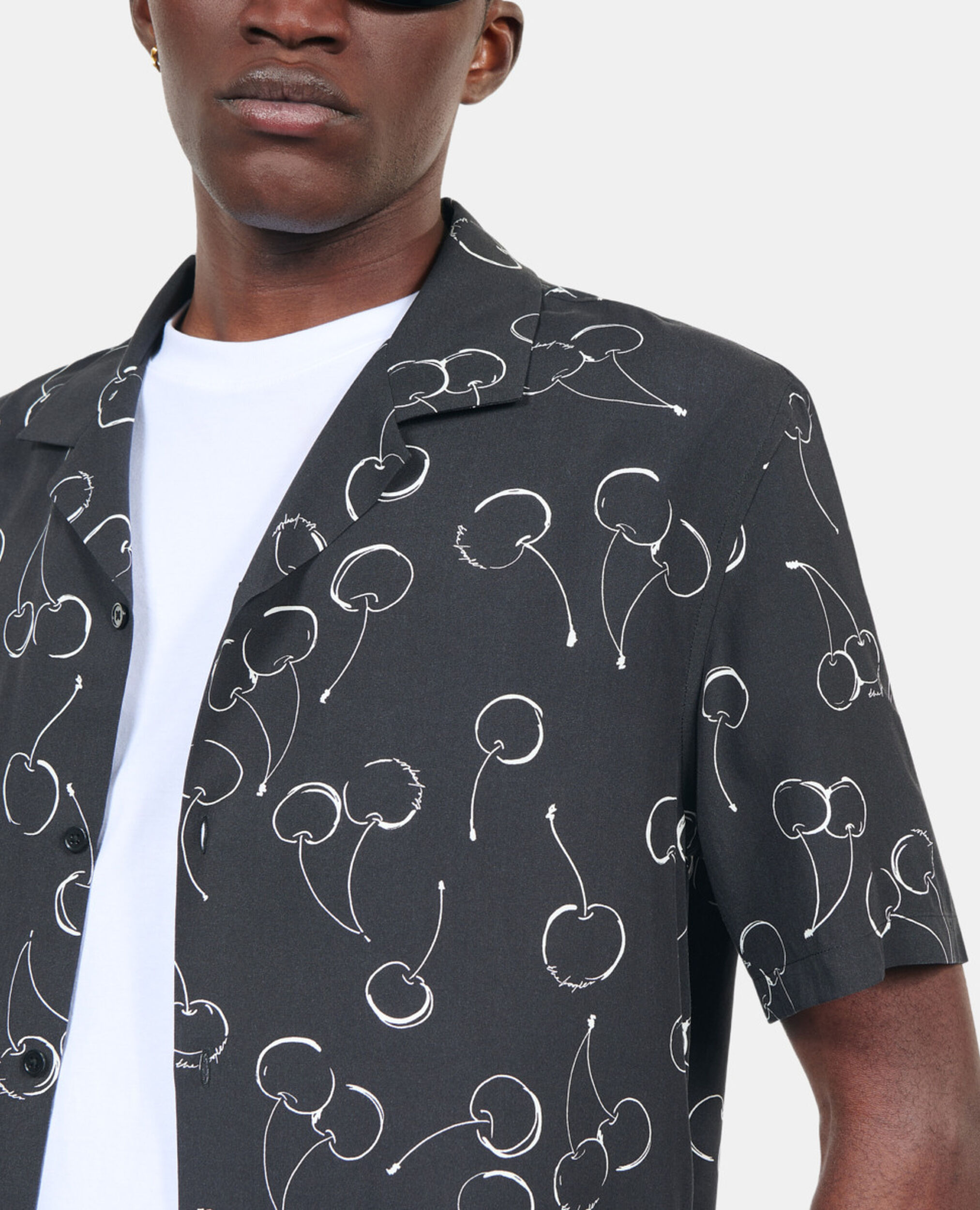 Short-sleeved cherry printed shirt, BLACK, hi-res image number null