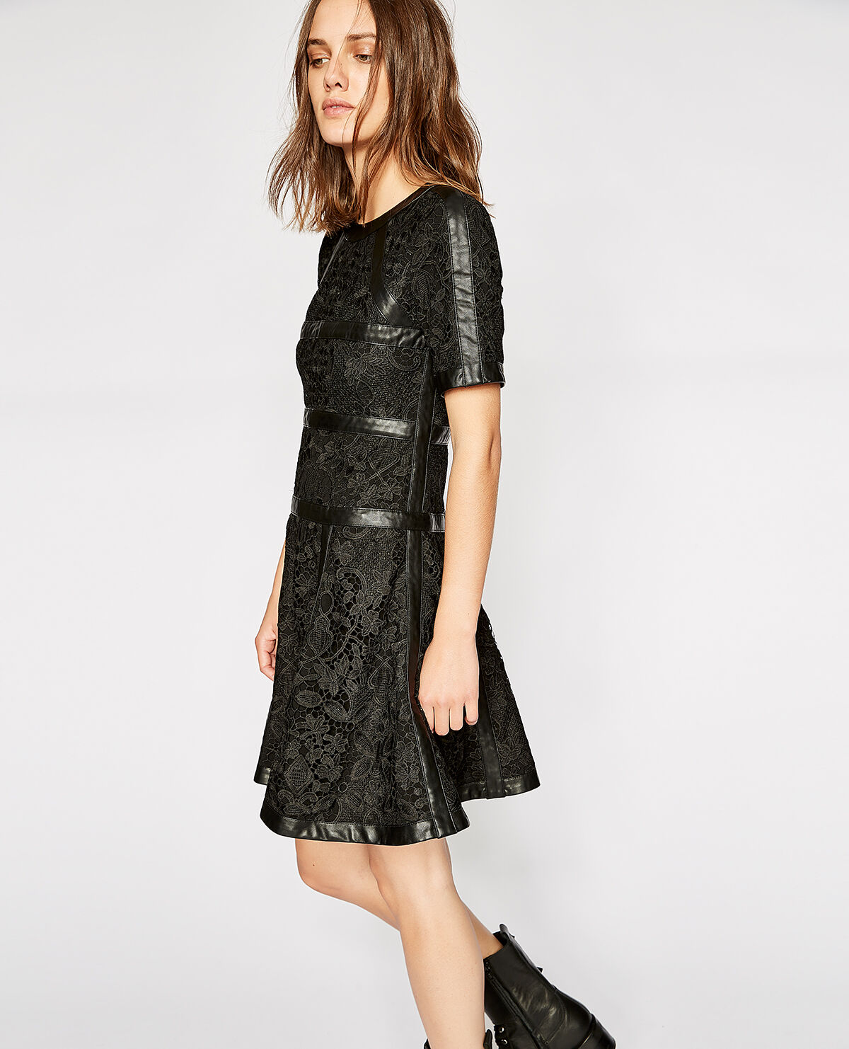 Robe courte store dentelle noire