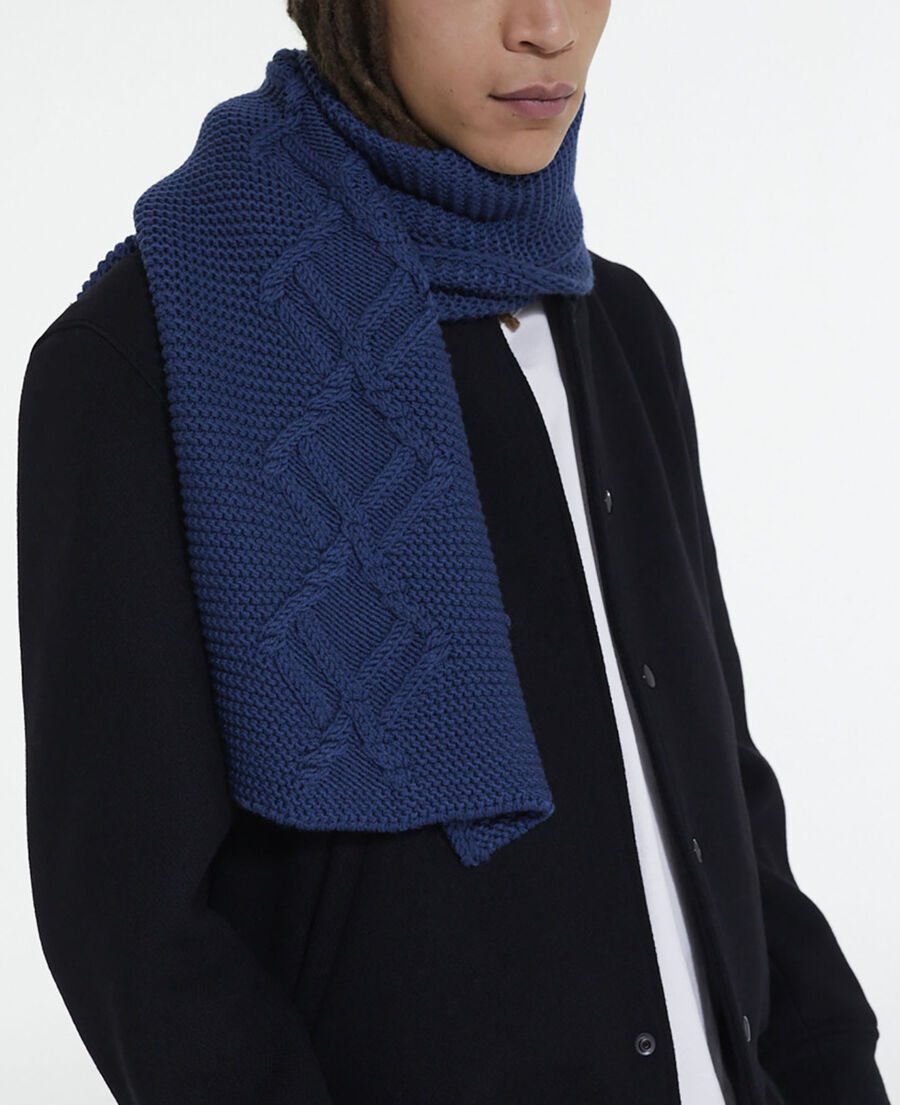 écharpe en laine bleue
