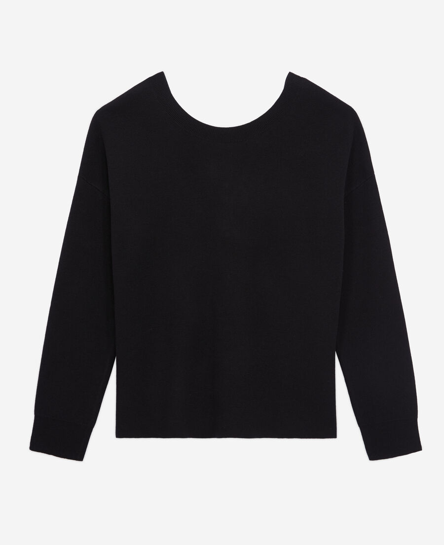 pull avec boutonnage dans le dos