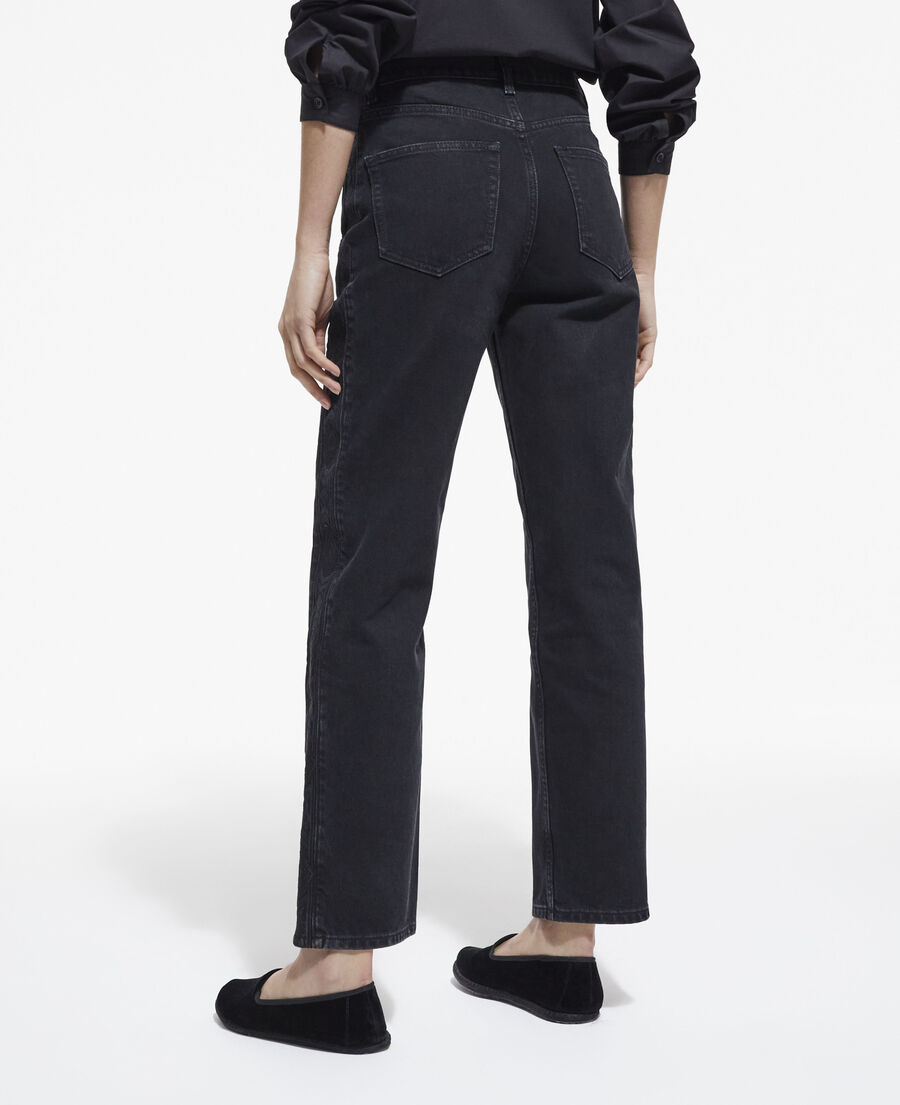 straight-cut jeans with black embroidery
