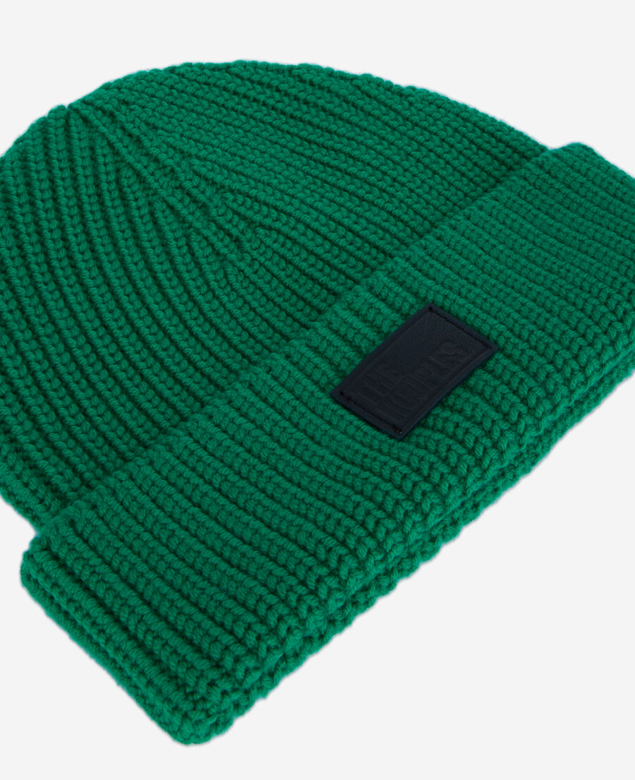 bonnet vert en laine côtelée