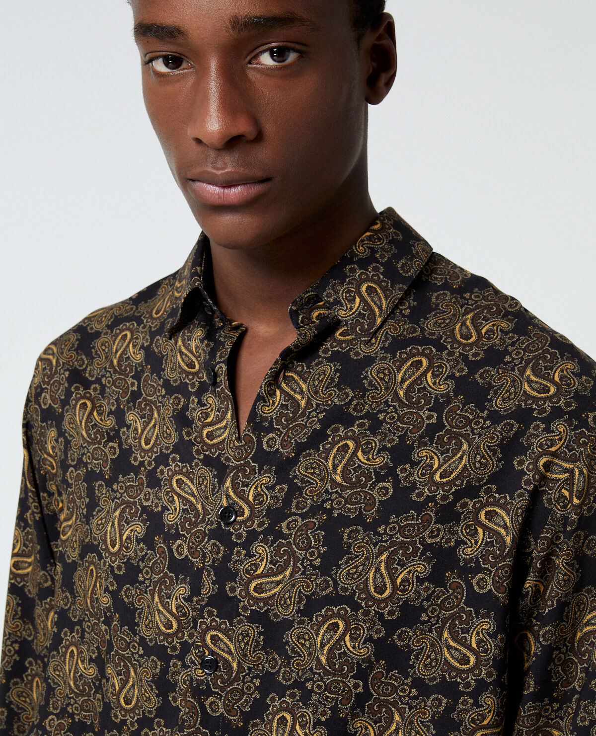 Black and gold dress shirt shop