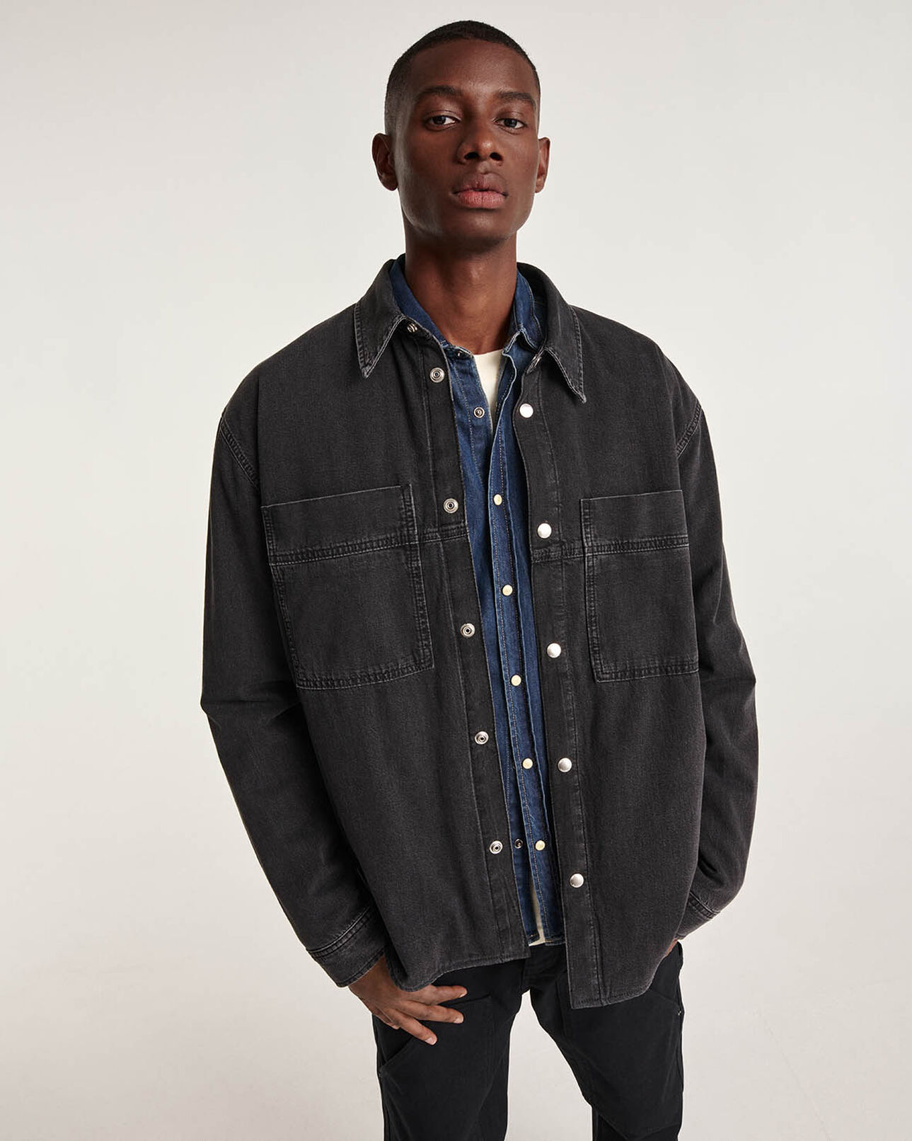 The Kooples HOMME BLACK WASHED chemise jean noir à doublure carreaux