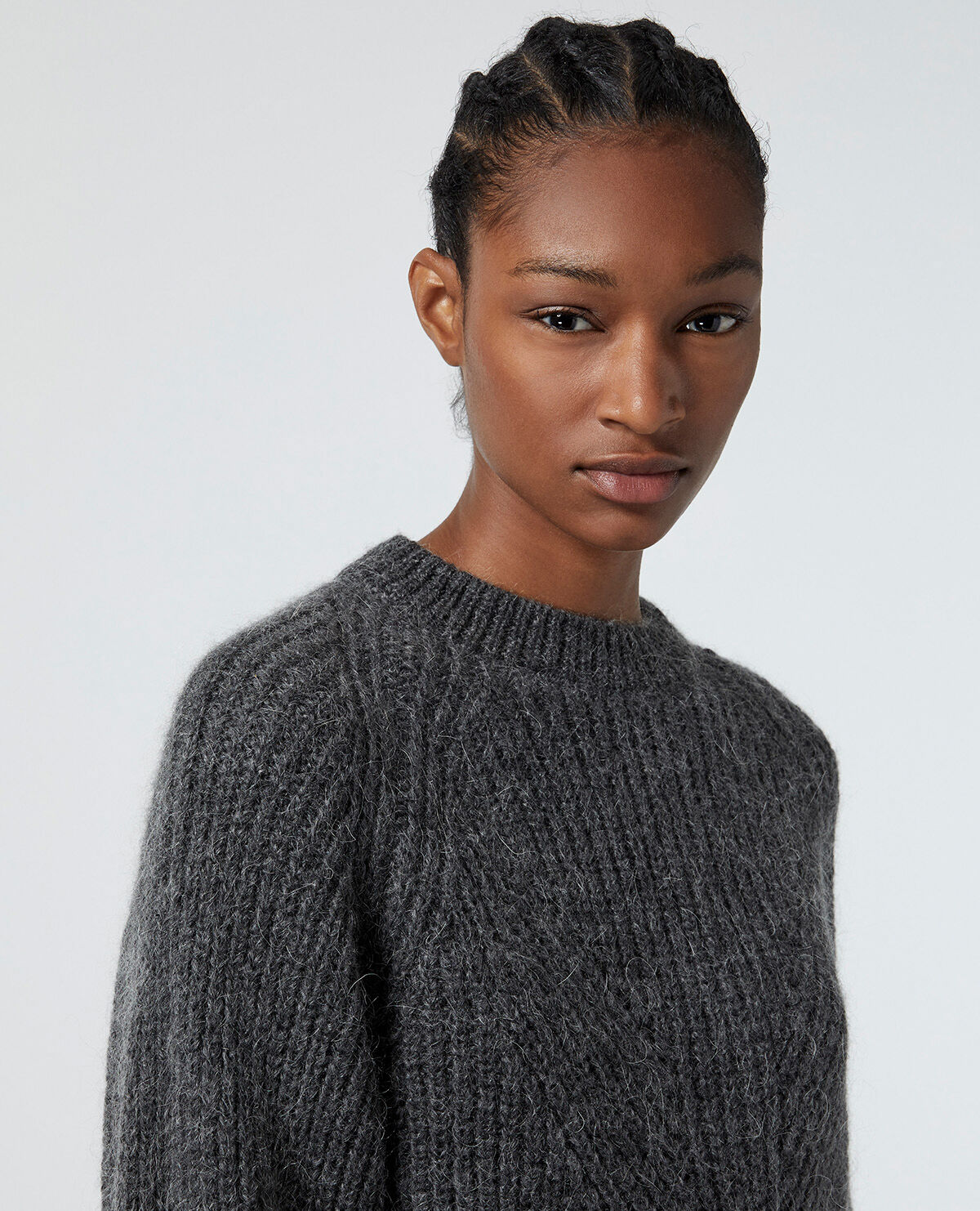 Knit grey sweater with puffed sleeves