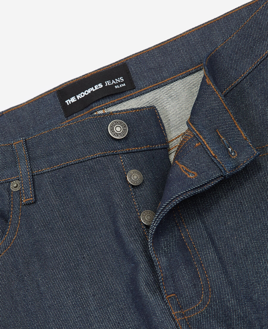 dunkelblaue jeans mit slim-fit-passform