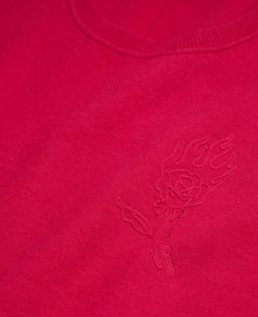 roter pullover aus wolle mit stickereien