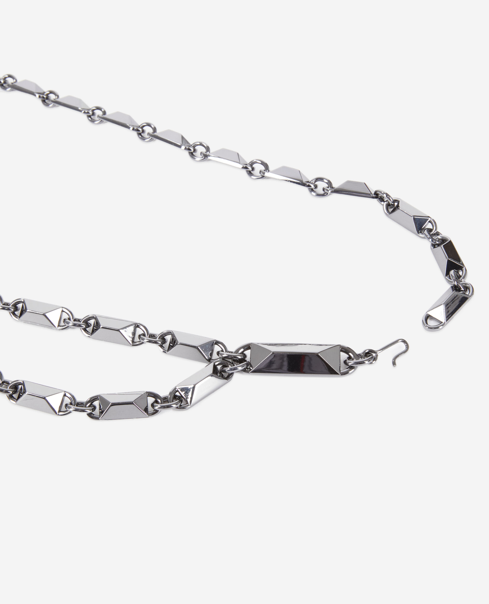 Adjustable chain belt, this season's star piece! Discover our selection