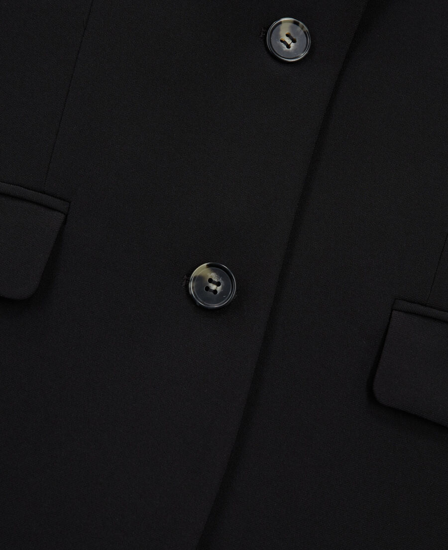 chaqueta fluida negra dos botones