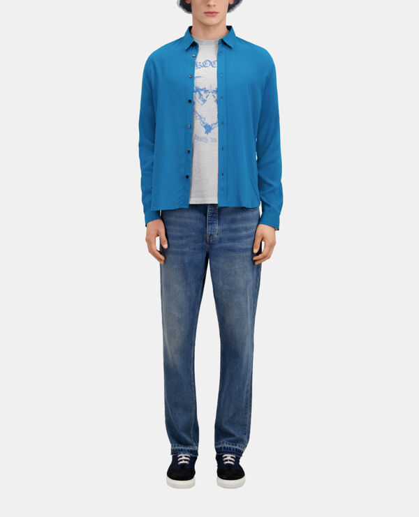 blue shirt