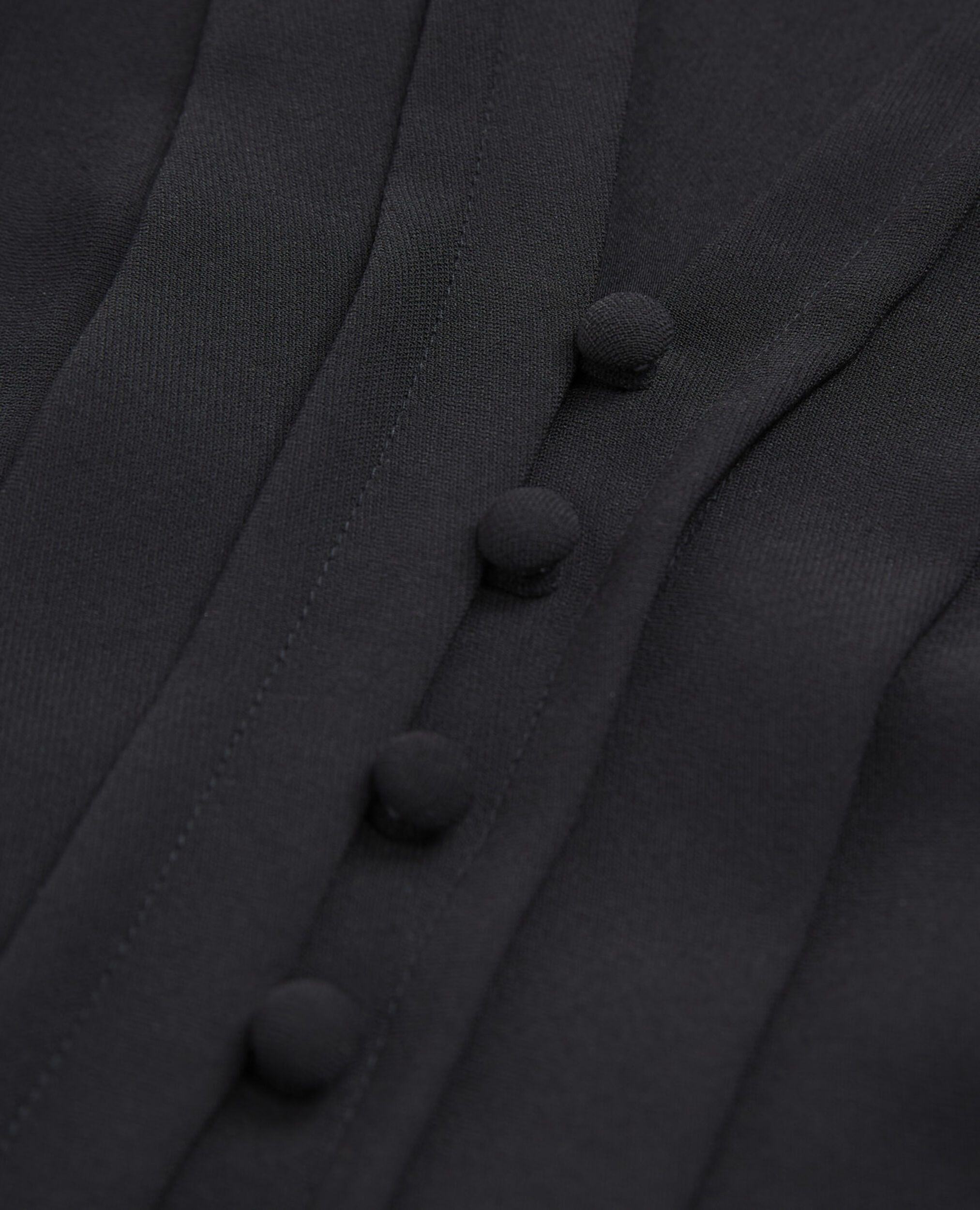 Top negro crepé cuello V y botones forrados, BLACK, hi-res image number null