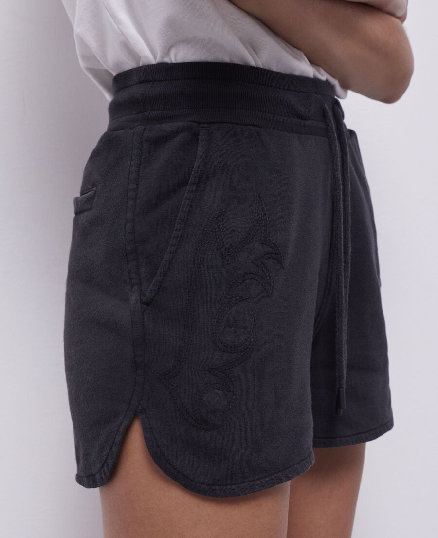 schwarze shorts aus molton mit stickereien