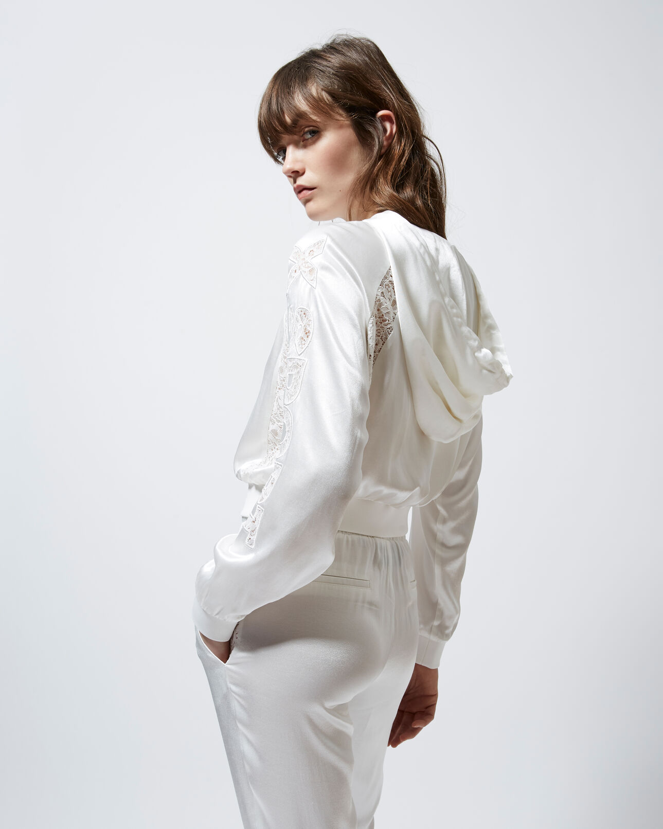 The Kooples FEMME ECRU top blanc à capuche bande dentelle