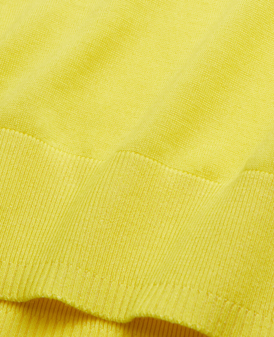 gelber pullover aus merinowolle