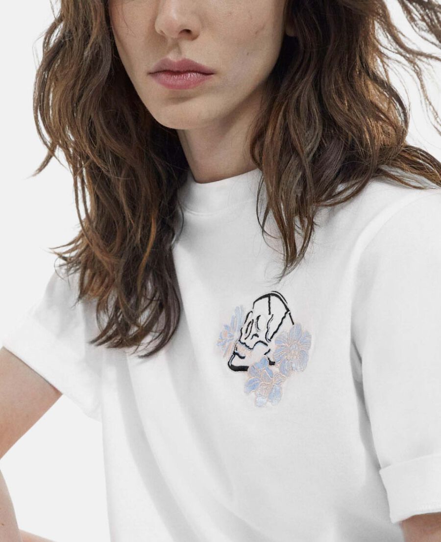 white cotton embroidered t-shirt w/ crew neck