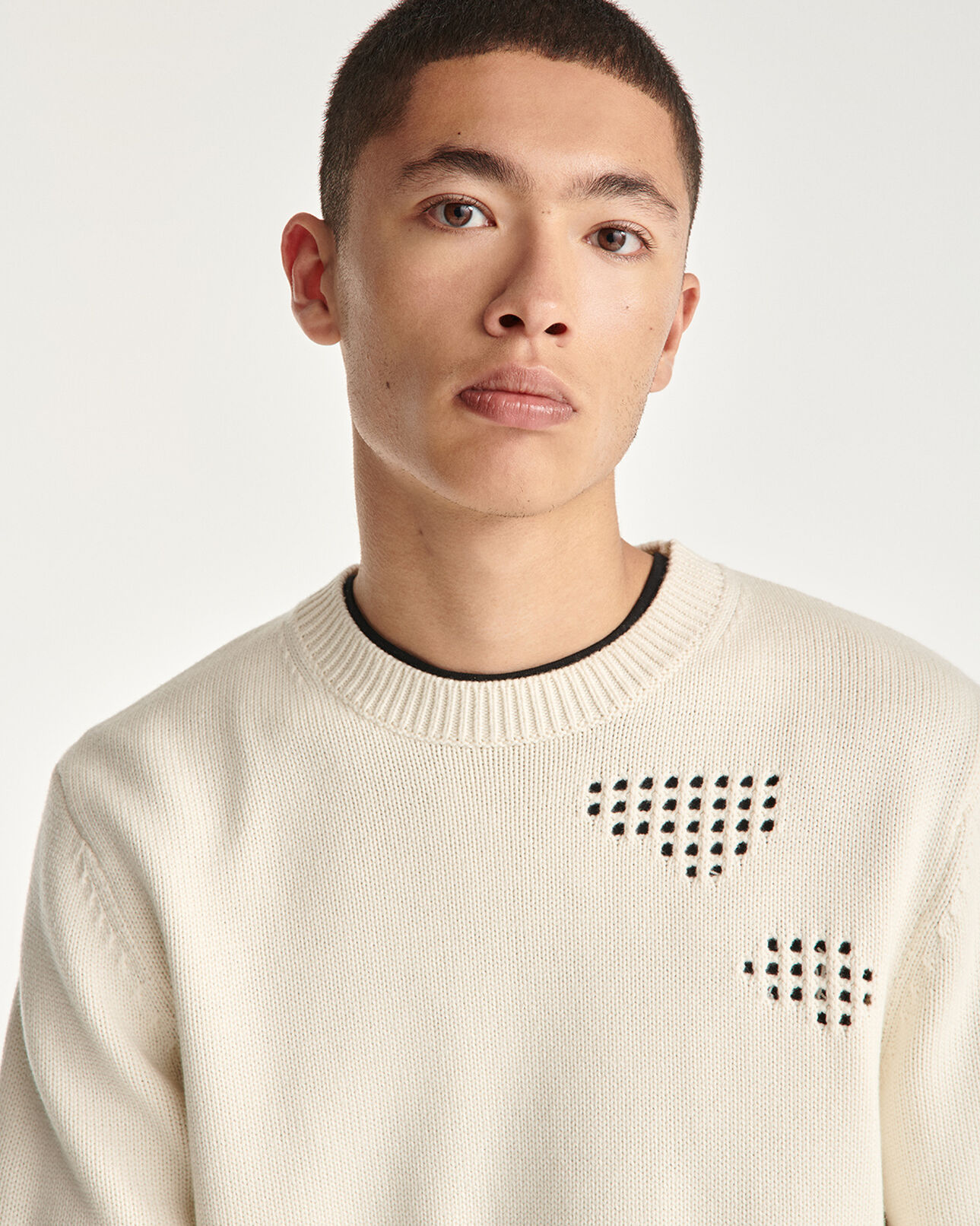The Kooples HOMME BEIGE pull en laine et coton écru à détails