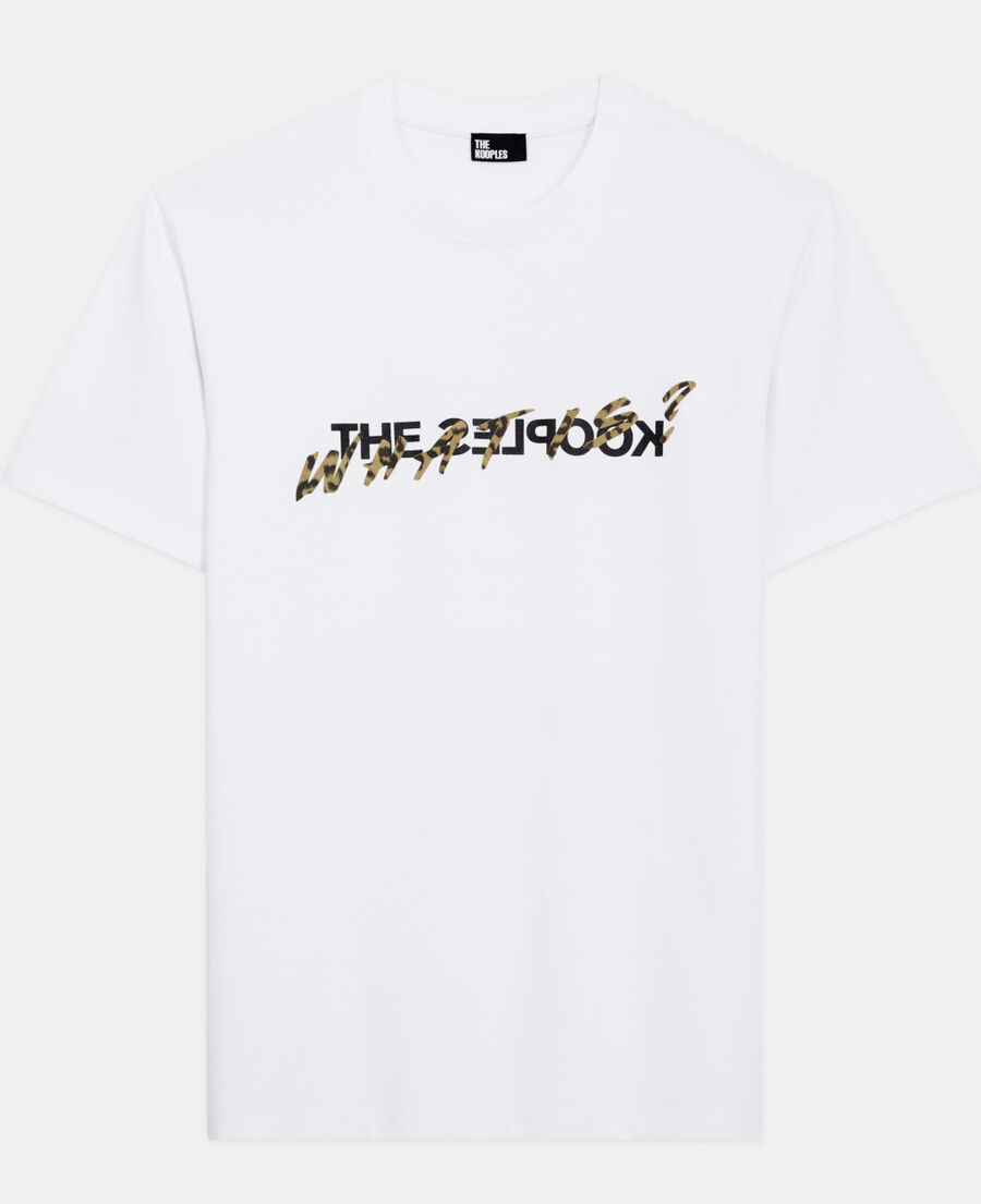 weißes t-shirt mit leopardenmuster und "what is"-schriftzug